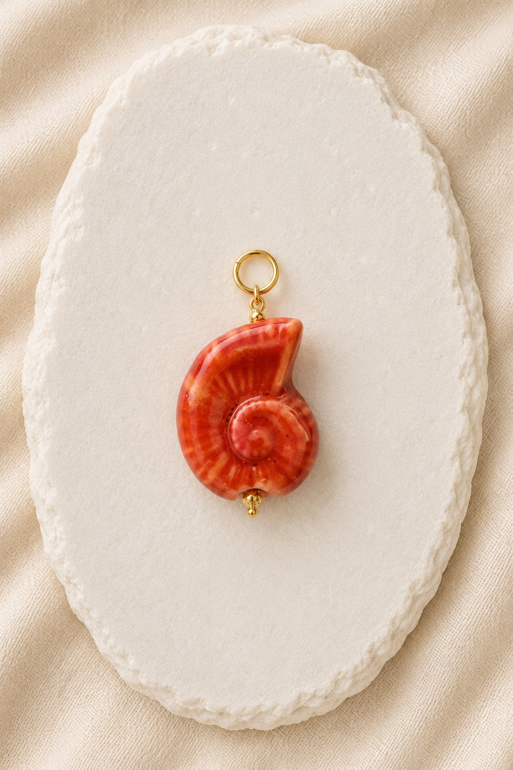 Pingente de concha cerâmica coral