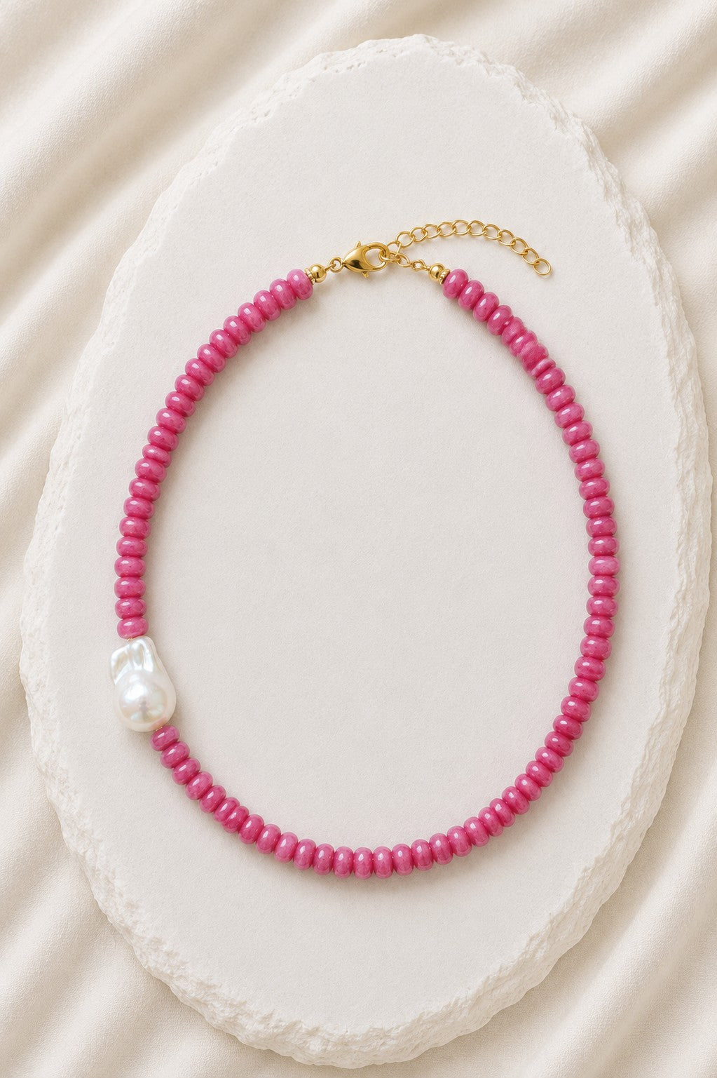 Colar pedra Jade Rondel rosa com pérola barroca