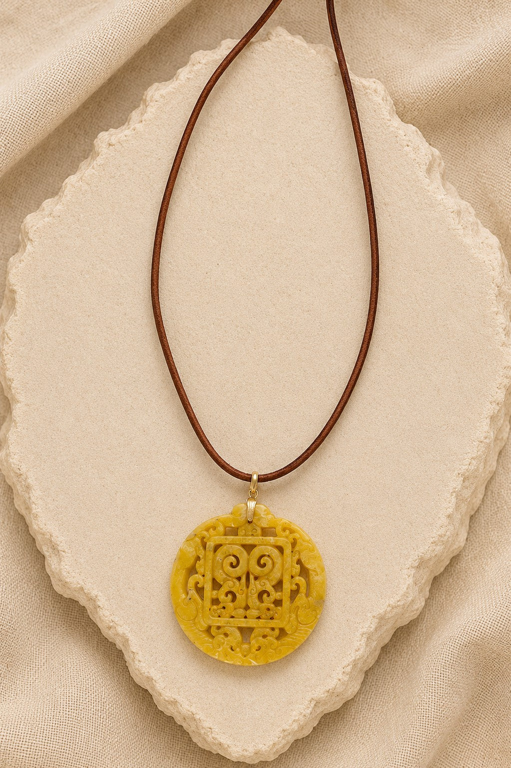Pingente Mandala de Jade Amarela