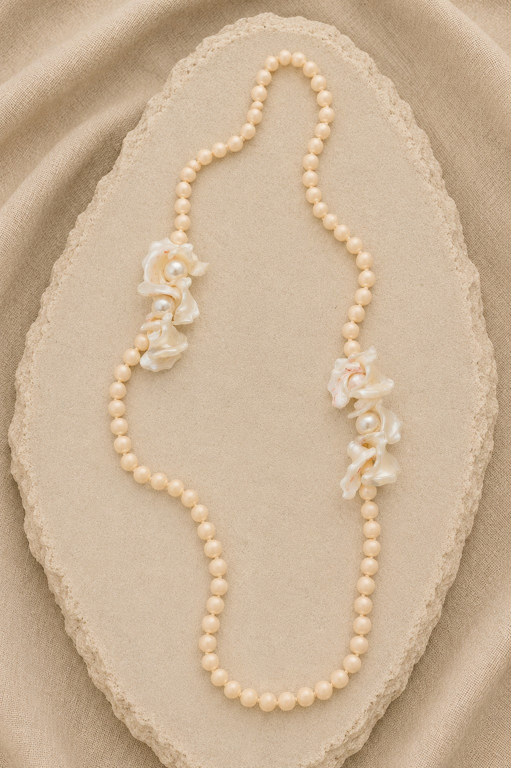 Colar longo Murano, pérolas e dentes de madrepérolas