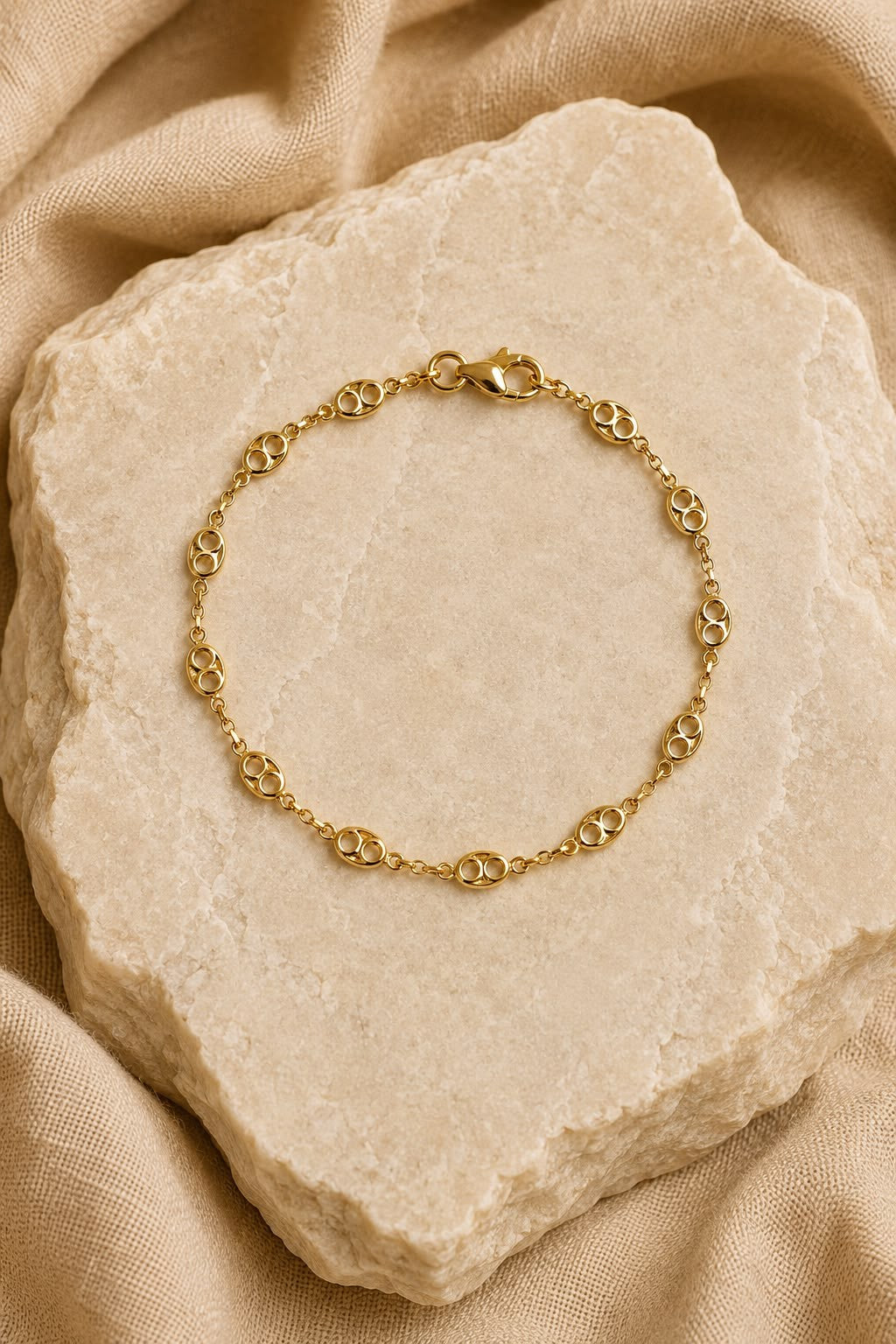 Pulseira dourada elo Gucci