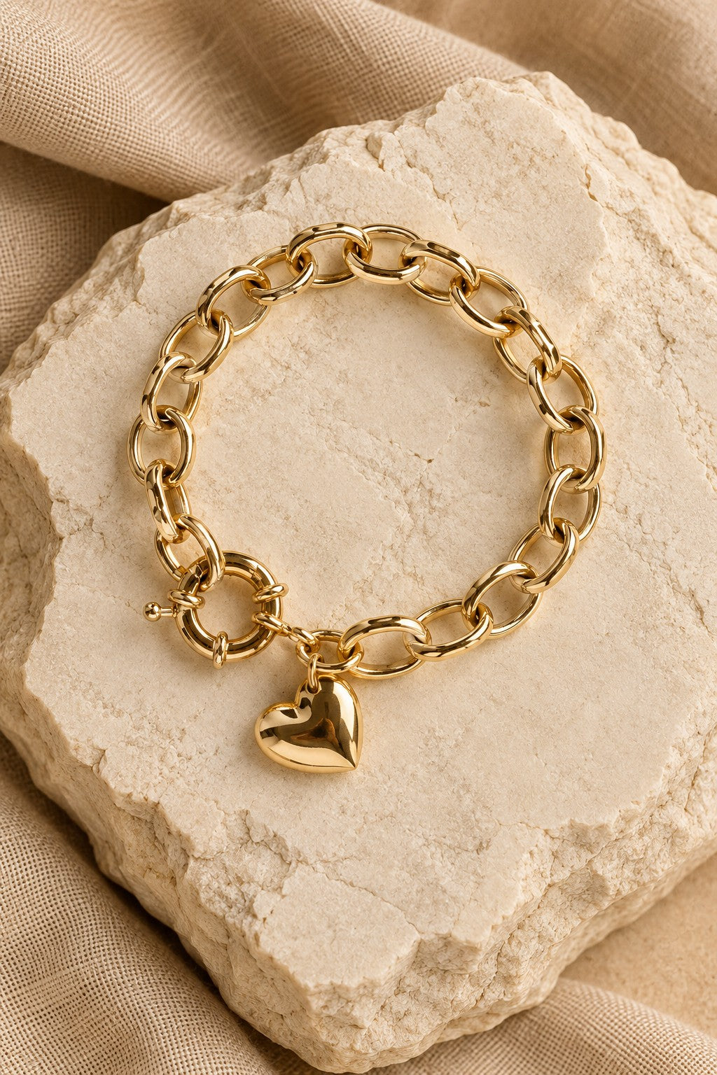 Pulseira dourada coração
